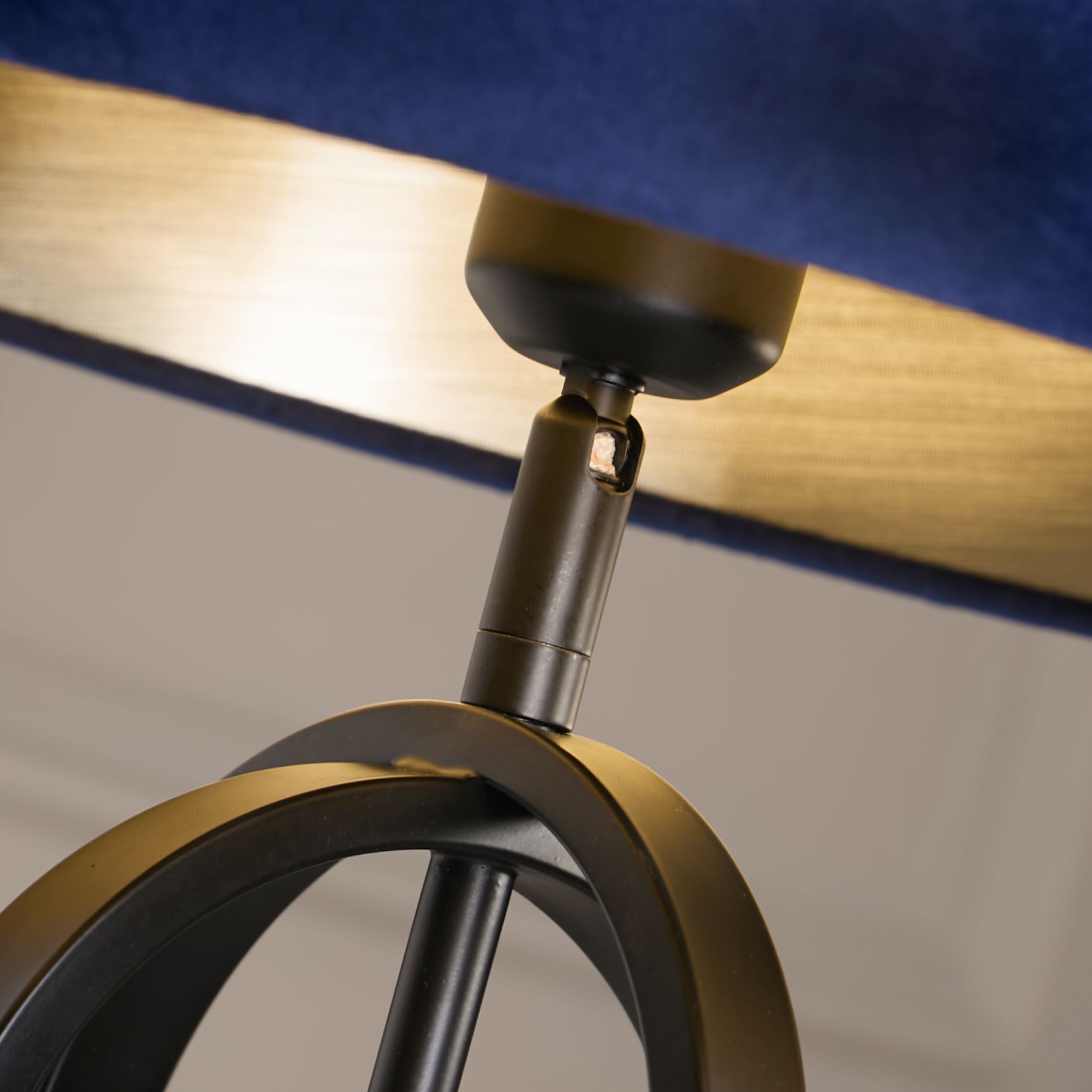 Chic Table Lamp