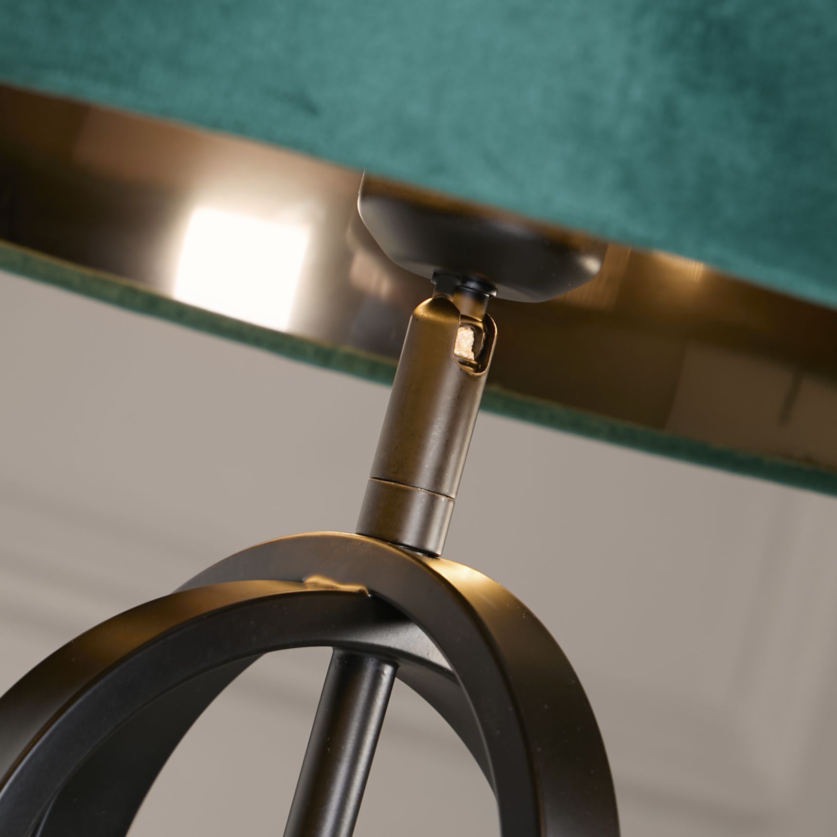 Chic Table Lamp