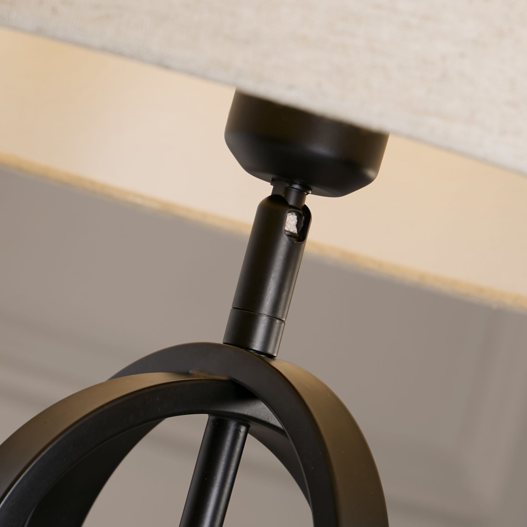 Chic Table Lamp
