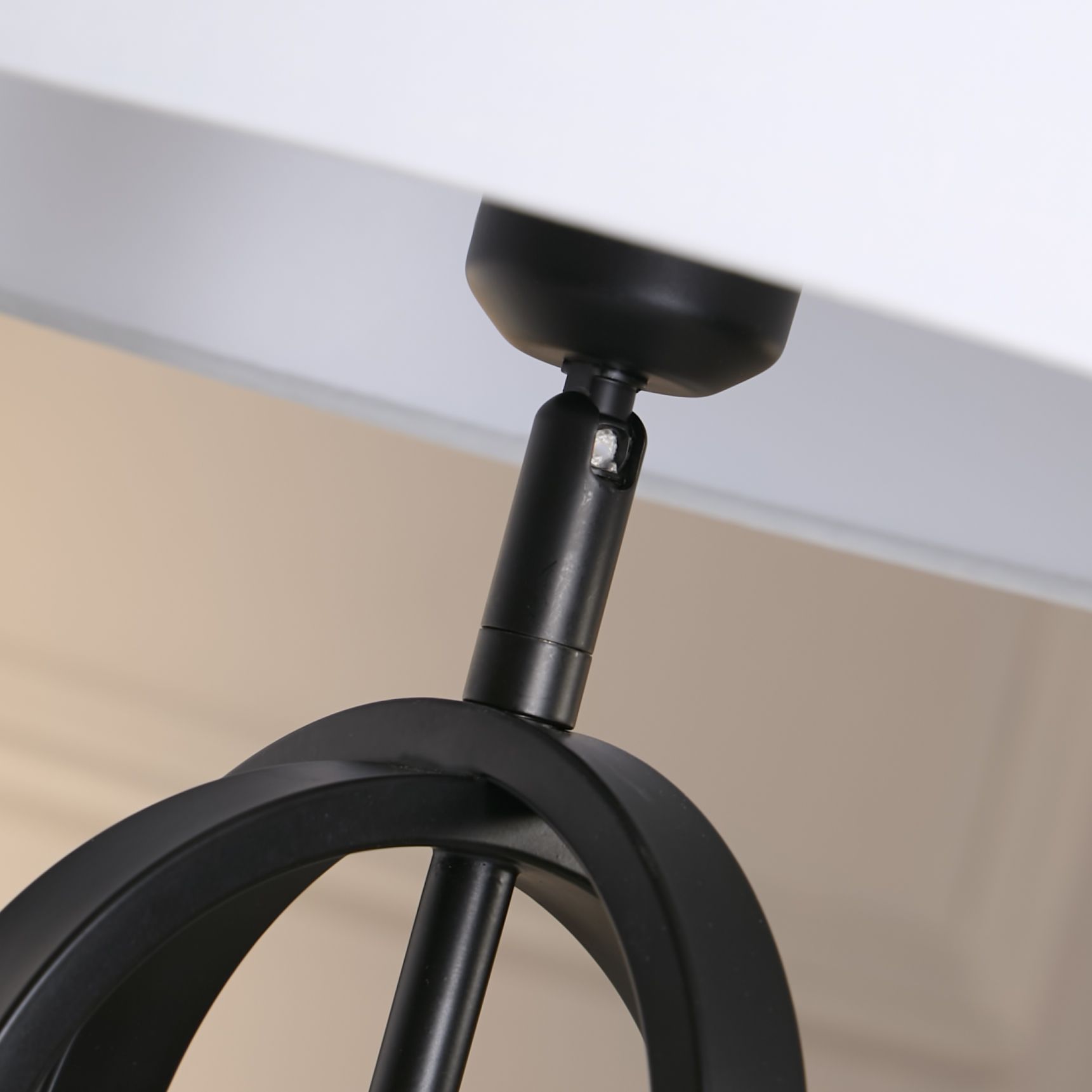 Chic Table Lamp