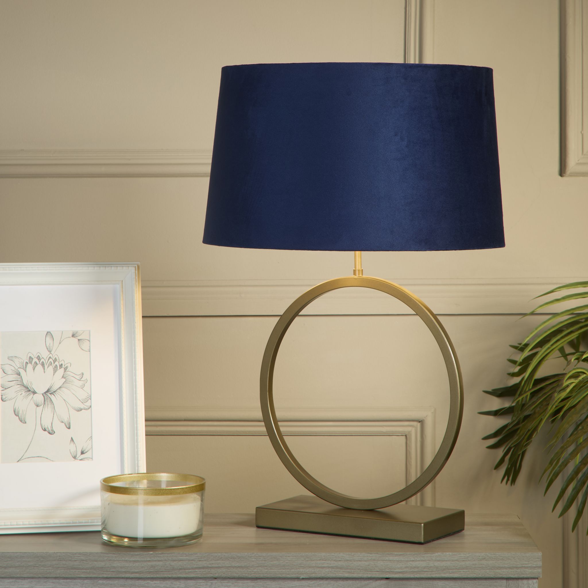Elegant Table Lamp - Bronze