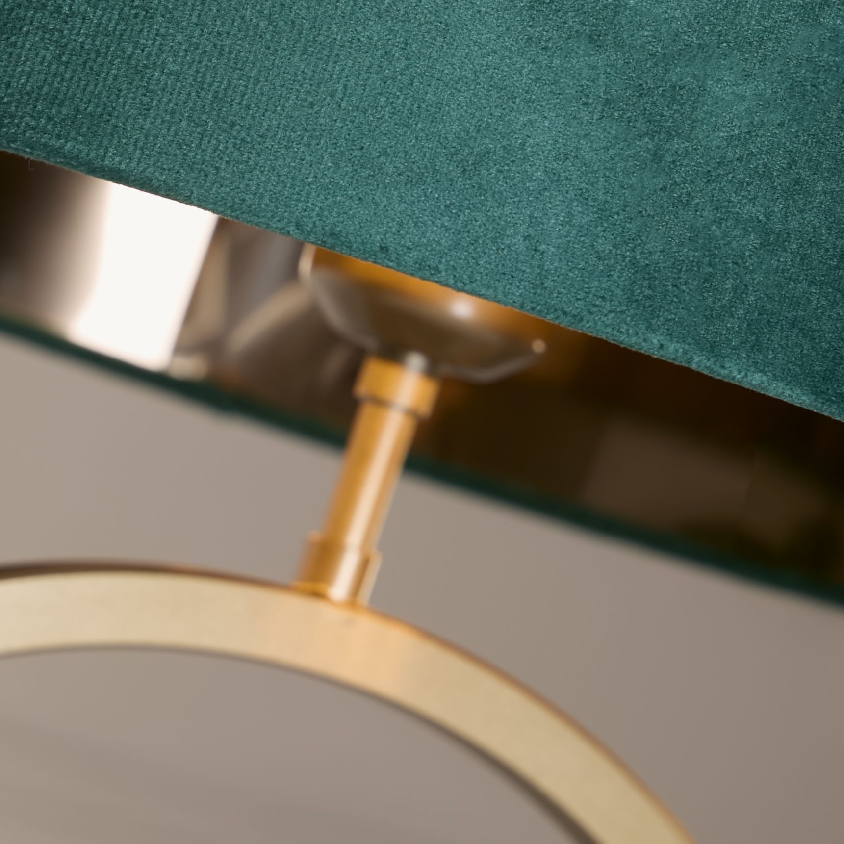Elegant Table Lamp - Bronze