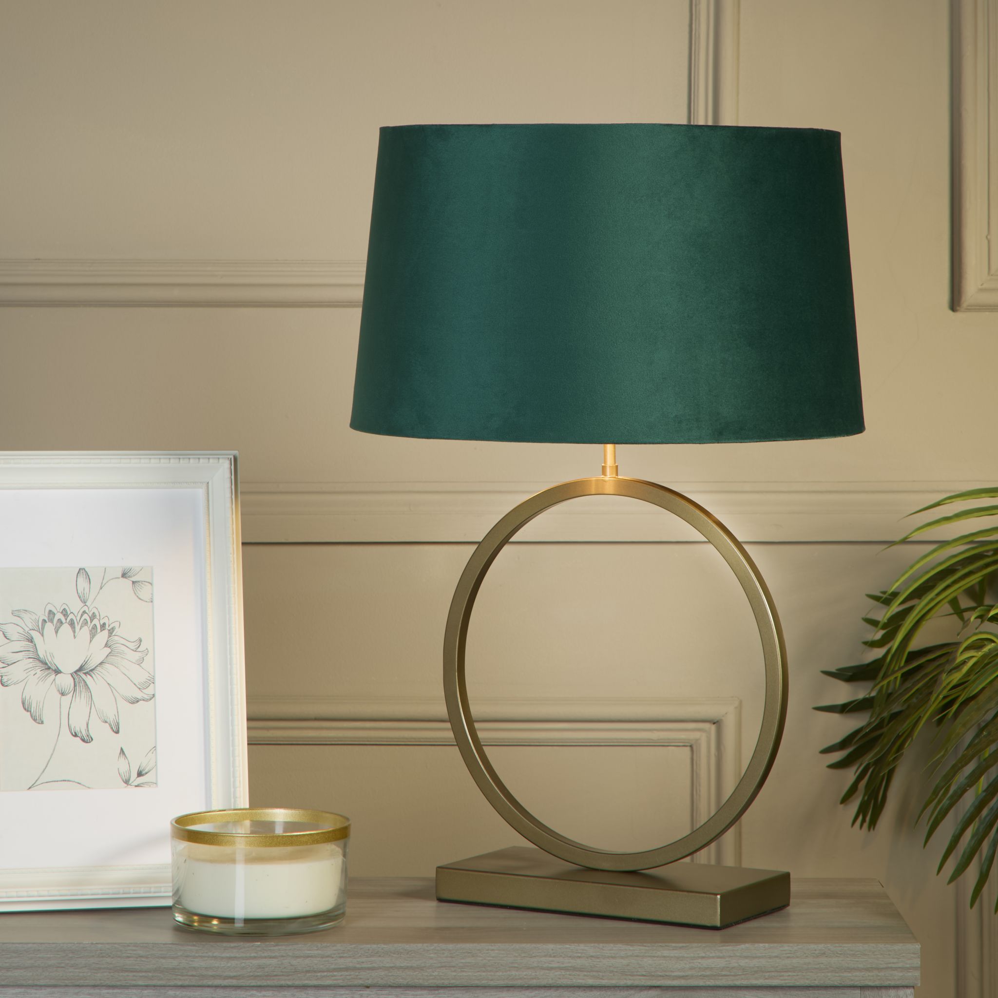 Elegant Table Lamp - Bronze