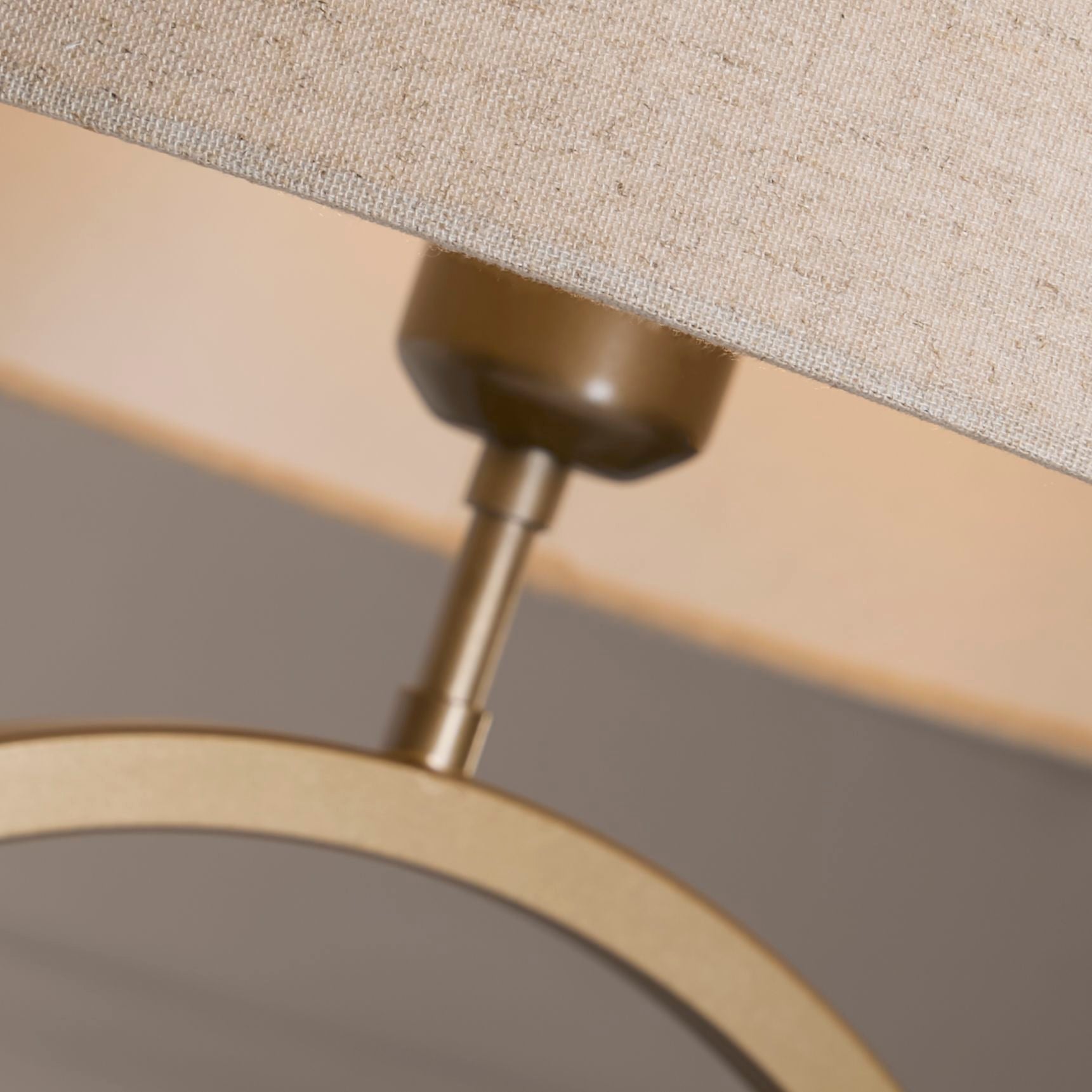 Elegant Table Lamp - Bronze