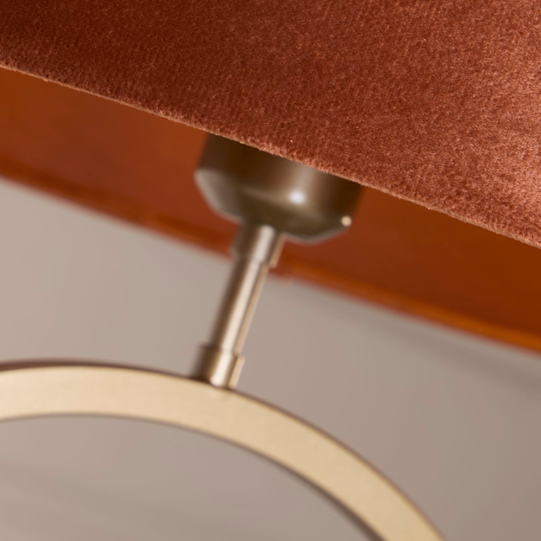 Elegant Table Lamp - Bronze