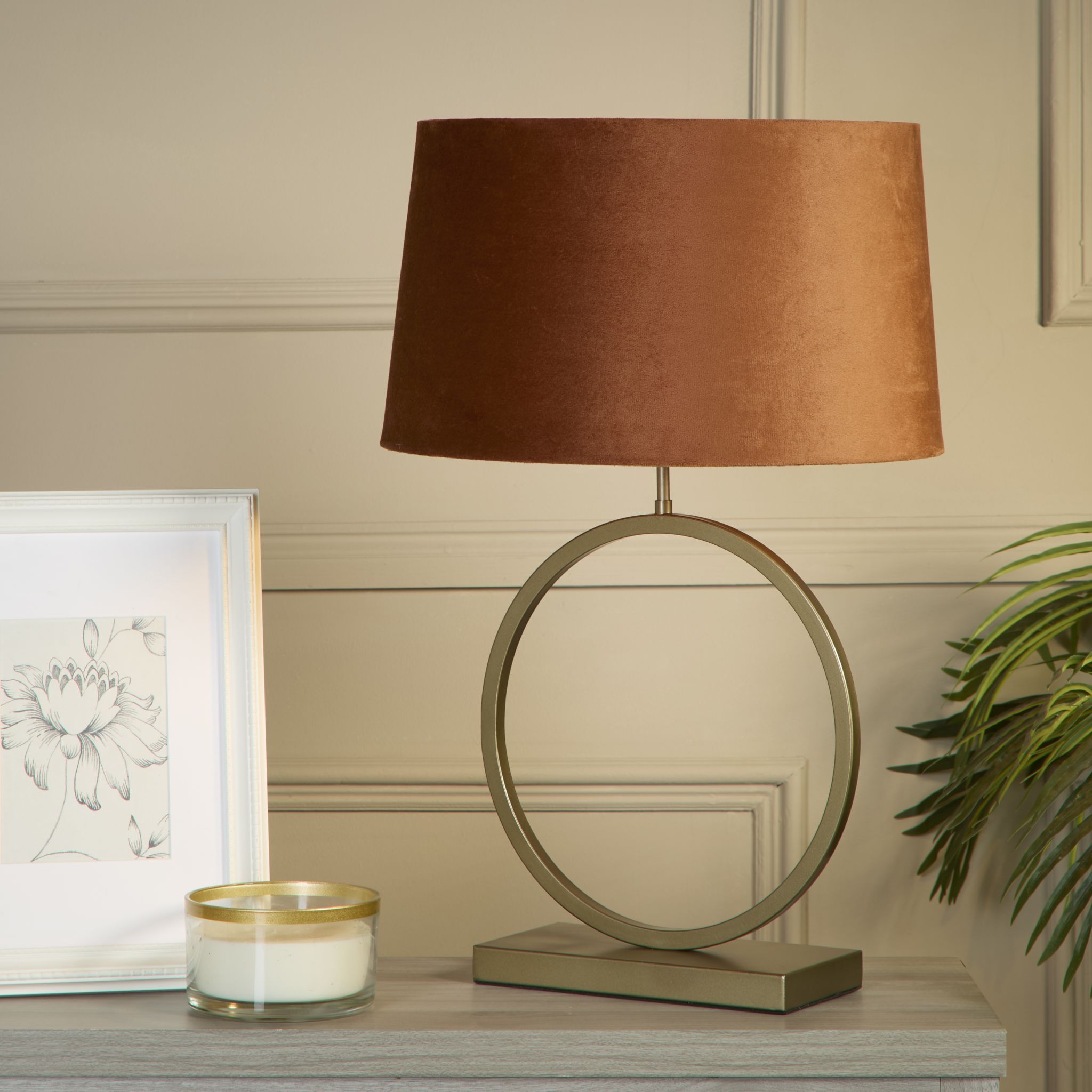 Elegant Table Lamp - Bronze