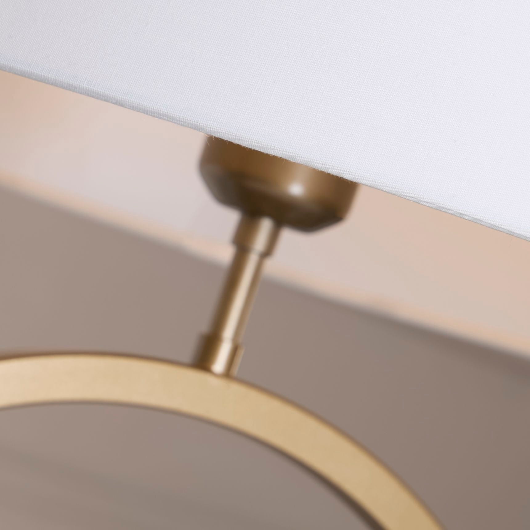 Elegant Table Lamp - Bronze