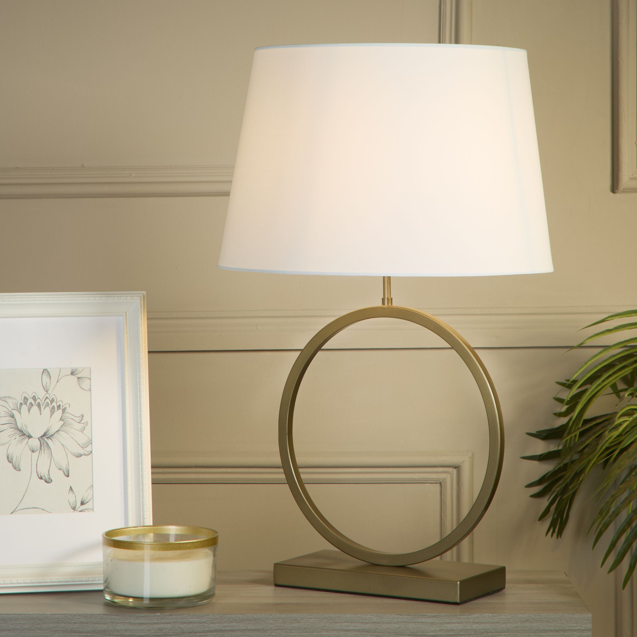 Elegant Table Lamp - Bronze
