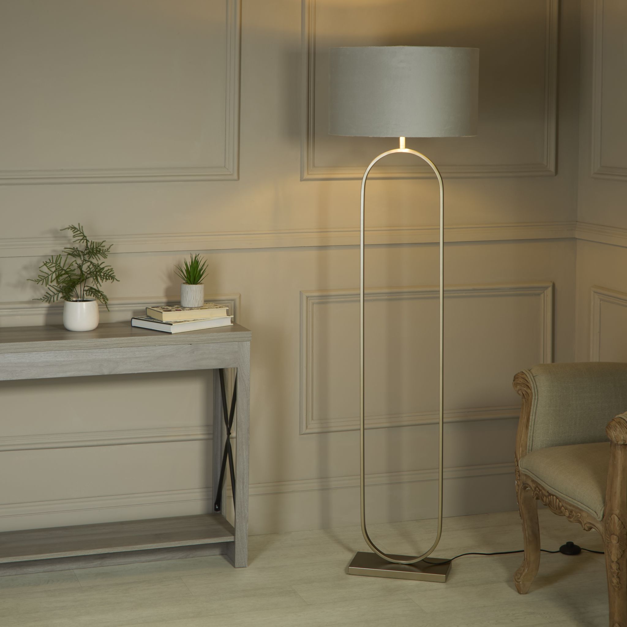 Modish Floor Lamp Bronze