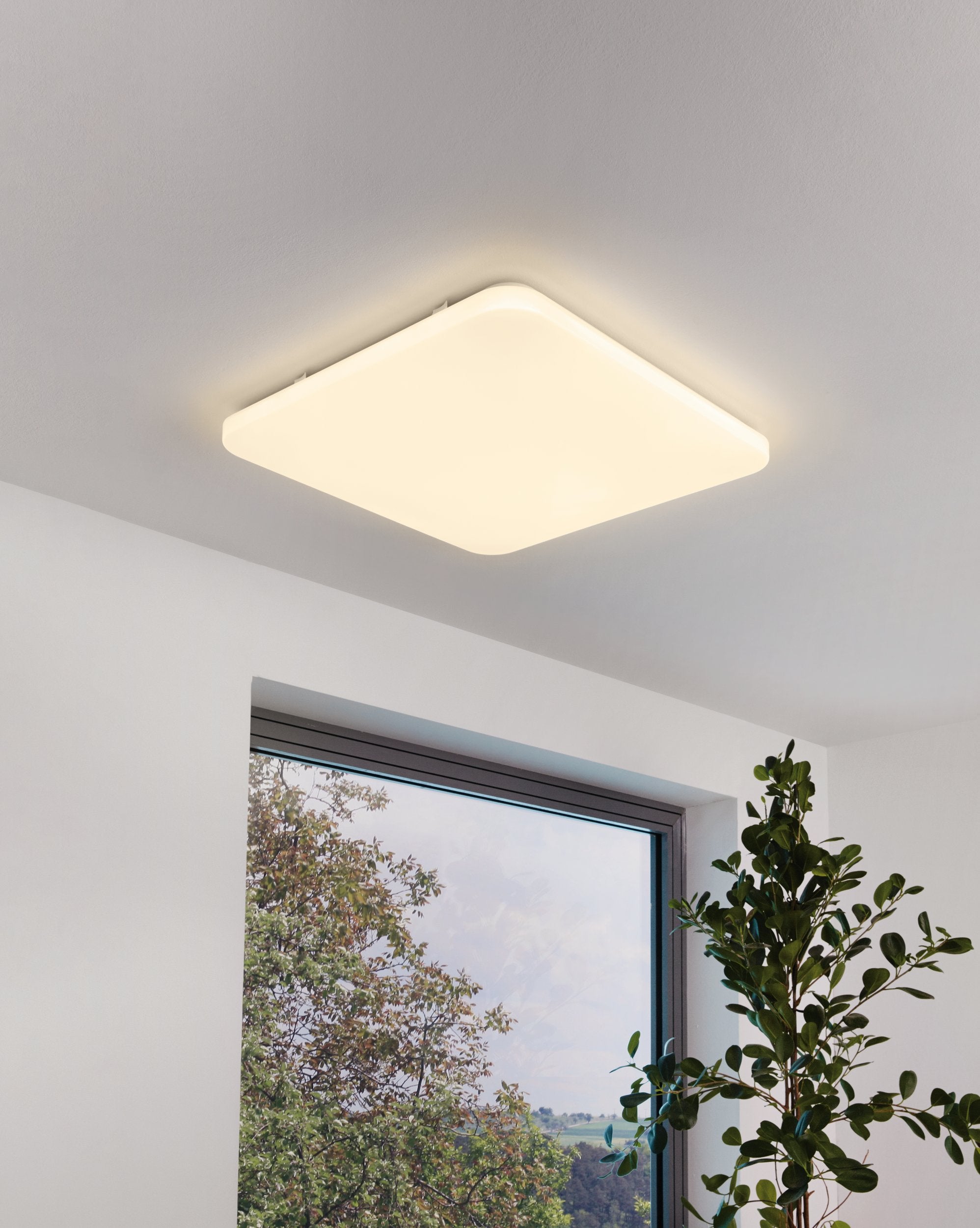 FRANIA IP 550mm SQ Flush Fitting